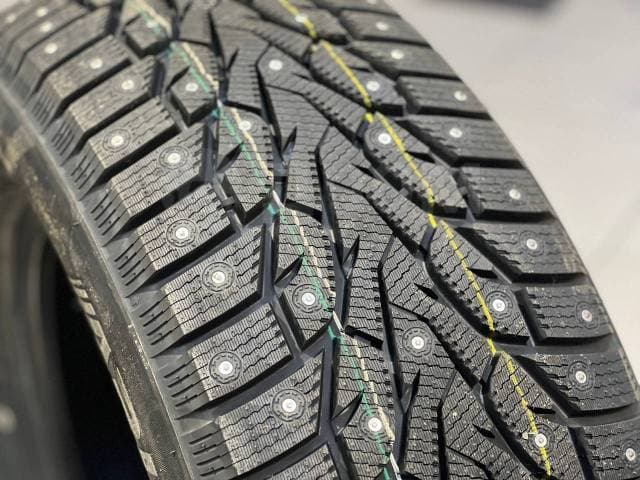 ARIVO Ice Claw ARW8 215/60 R17