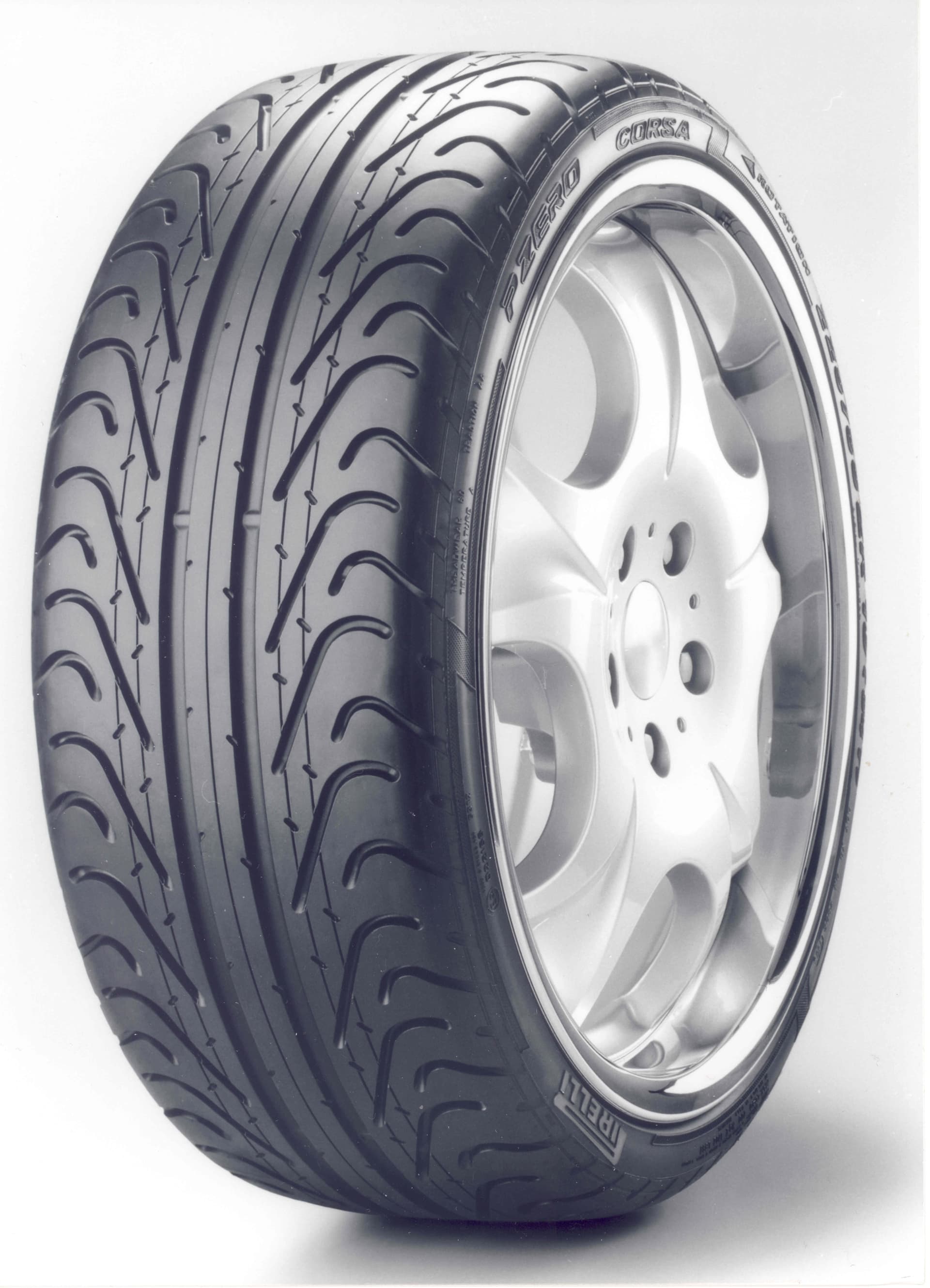 PIRELLI PZERO CORSA (DIR) 245/35 R18