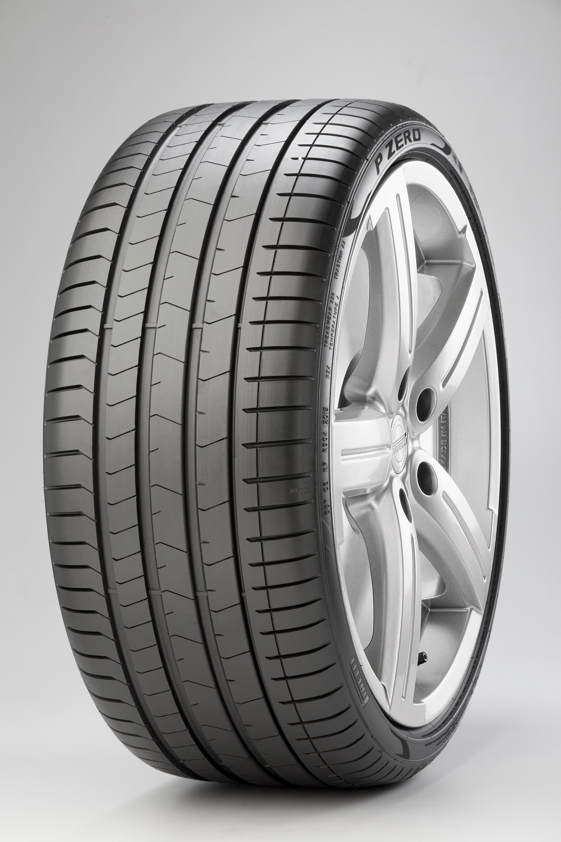 PIRELLI P ZERO 235/55 R18